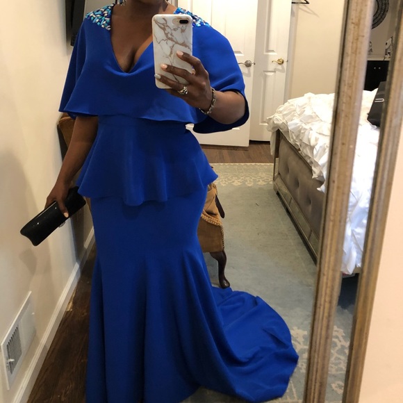 Blue gown, Wore only once. Still is good condition - Picture 5 of 5
